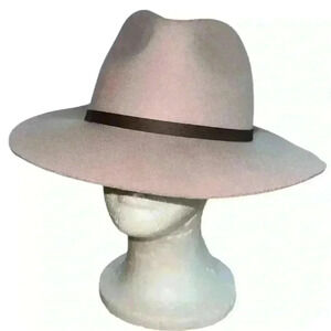 NWOT Morgan Taylor delanie wool fedura hat in rose